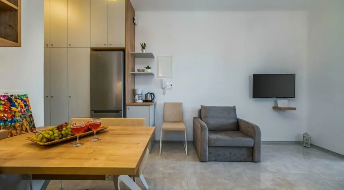 Suite with Heated Private Pool for Sale in Santorini Mesaria 12