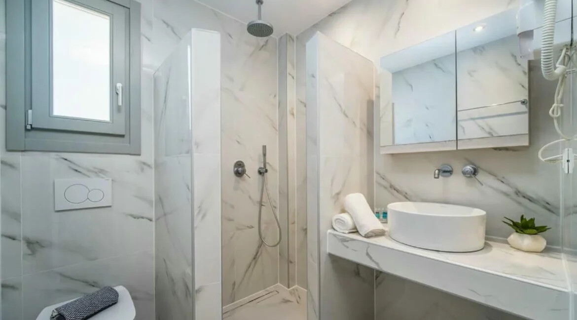 Suite with Heated Private Pool for Sale in Santorini Mesaria 17