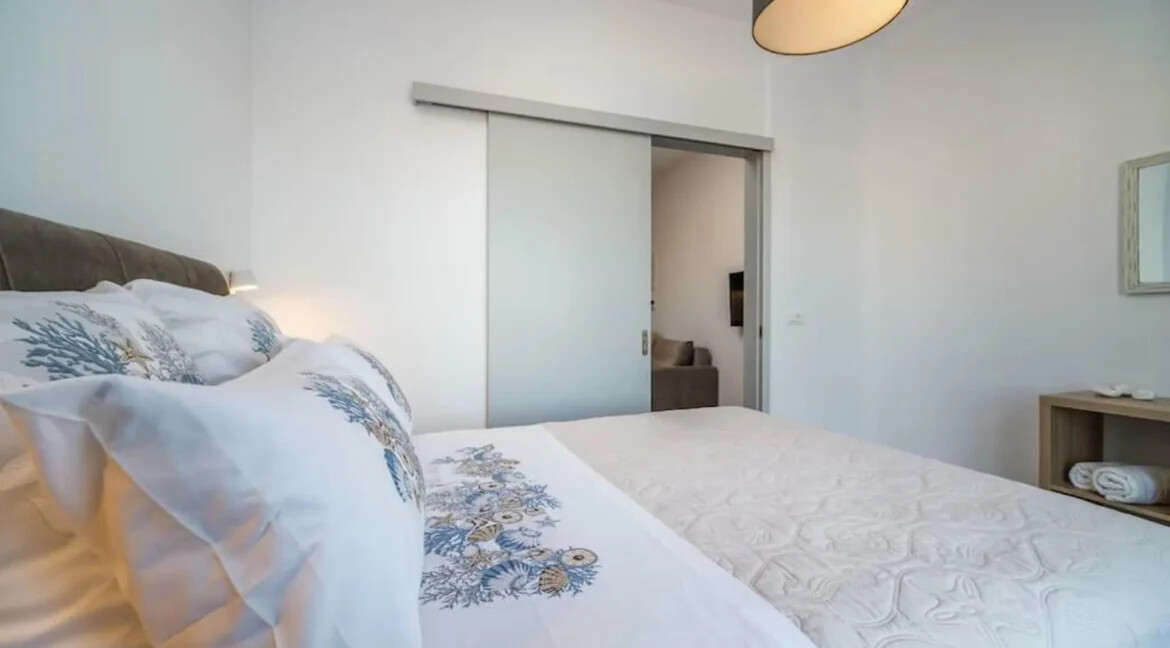 Suite with Heated Private Pool for Sale in Santorini Mesaria 2