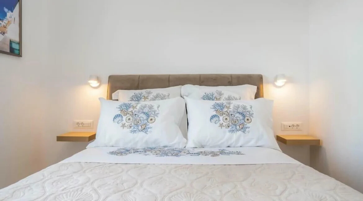 Suite with Heated Private Pool for Sale in Santorini Mesaria 5