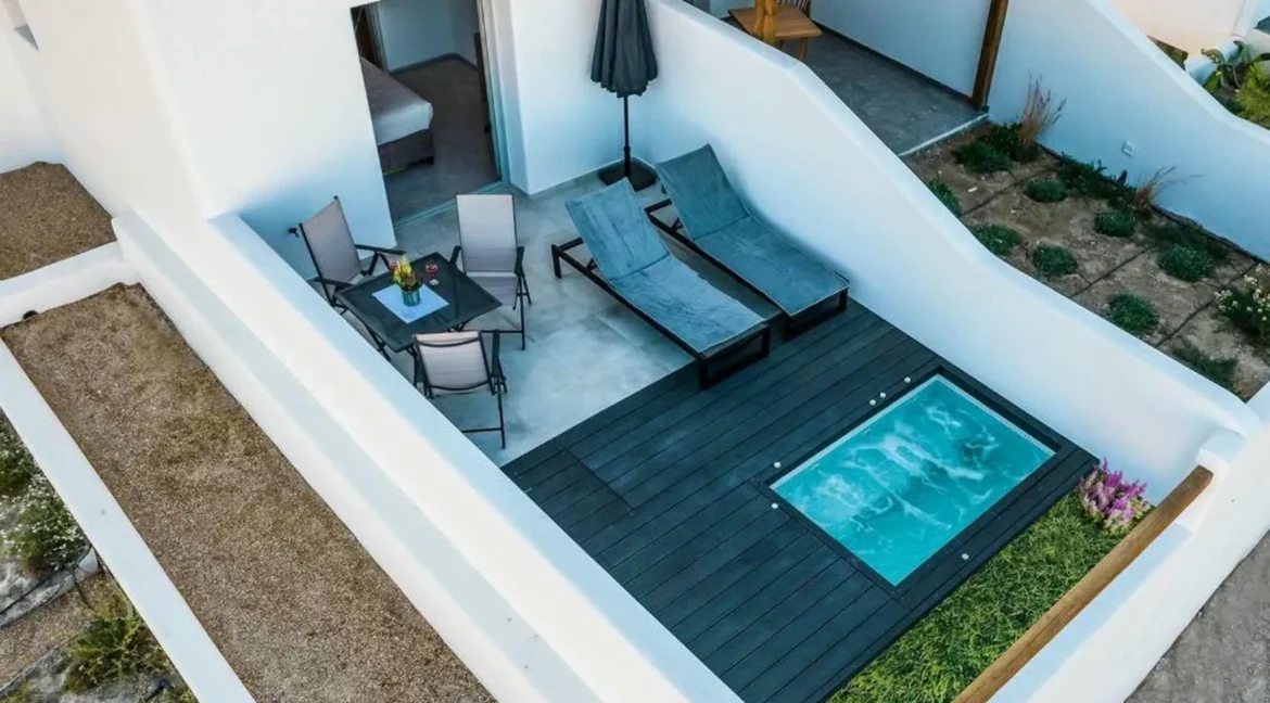 Suite with Heated Private Pool for Sale in Santorini Mesaria 9