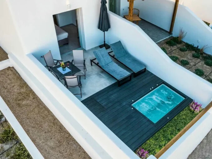 Suite with Heated Private Pool for Sale in Santorini