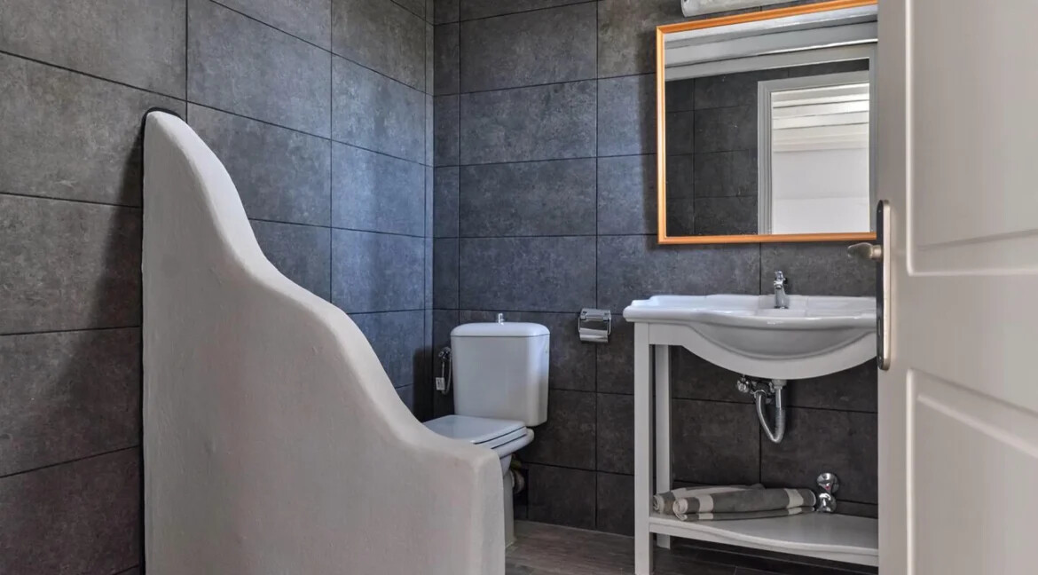 Villa for Sale in Paros, Naousa with Private Pool 2