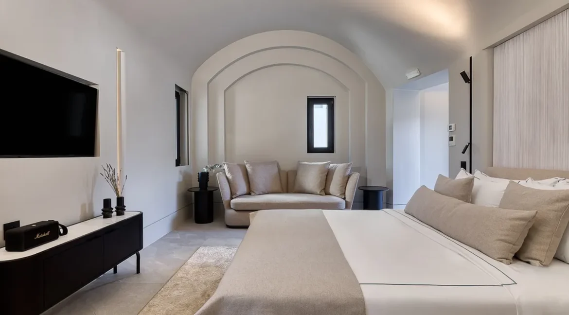 Luxury 5-Bedroom Villa for Sale in Imerovigli, Santorini 10