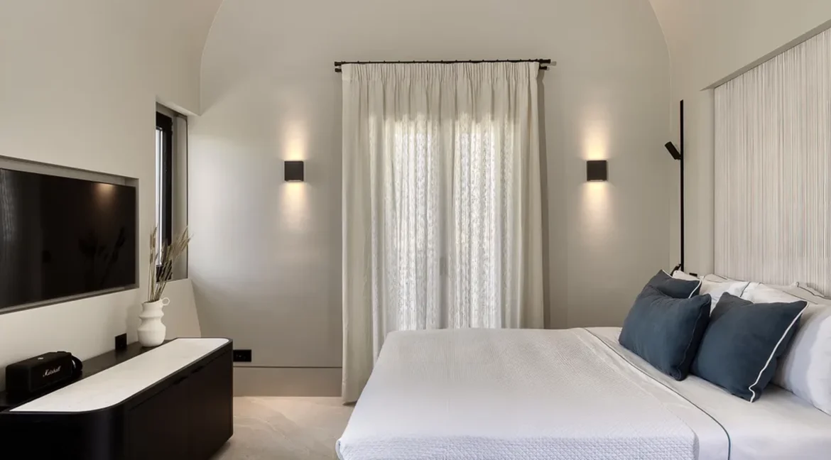 Luxury 5-Bedroom Villa for Sale in Imerovigli, Santorini 6