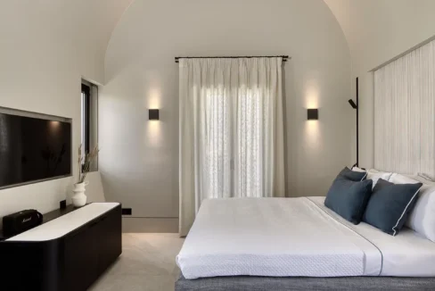 Luxury 5-Bedroom Villa for Sale in Imerovigli, Santorini 6
