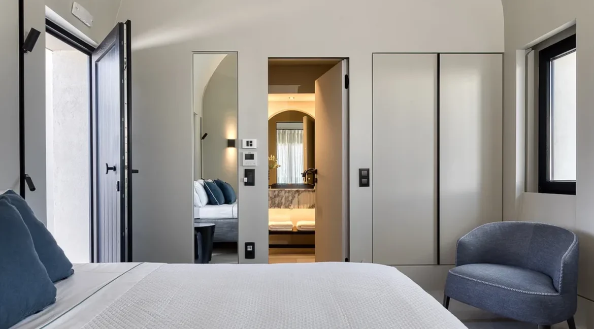 Luxury 5-Bedroom Villa for Sale in Imerovigli, Santorini 8