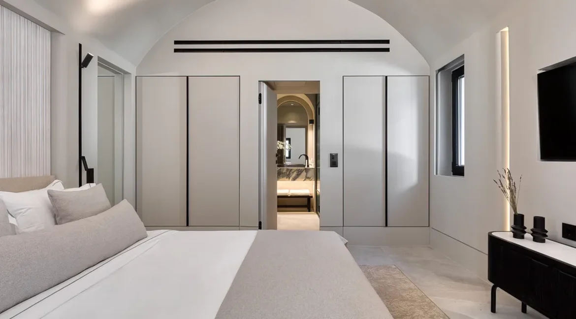 Luxury 5-Bedroom Villa for Sale in Imerovigli, Santorini 9