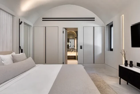 Luxury 5-Bedroom Villa for Sale in Imerovigli, Santorini 9