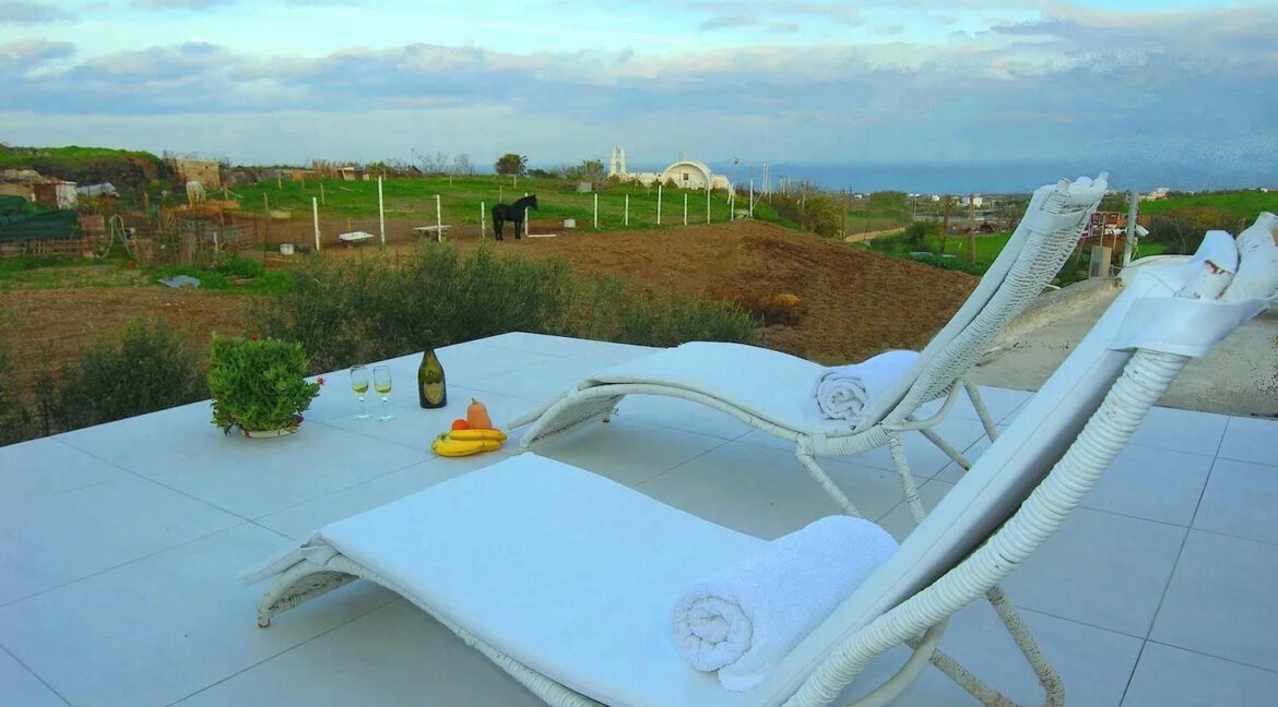 Traditional Eco-Inspired Villa for Sale in Santorini 1