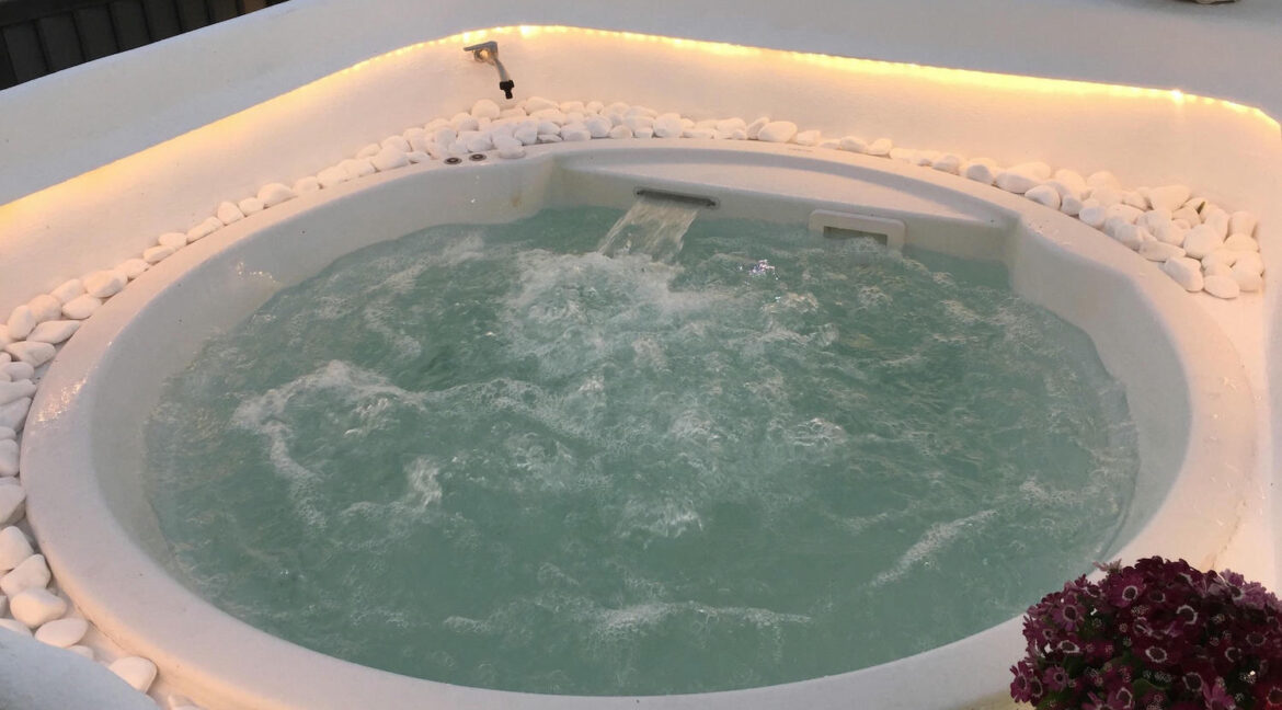 Traditional Eco-Inspired Villa for Sale in Santorini 10