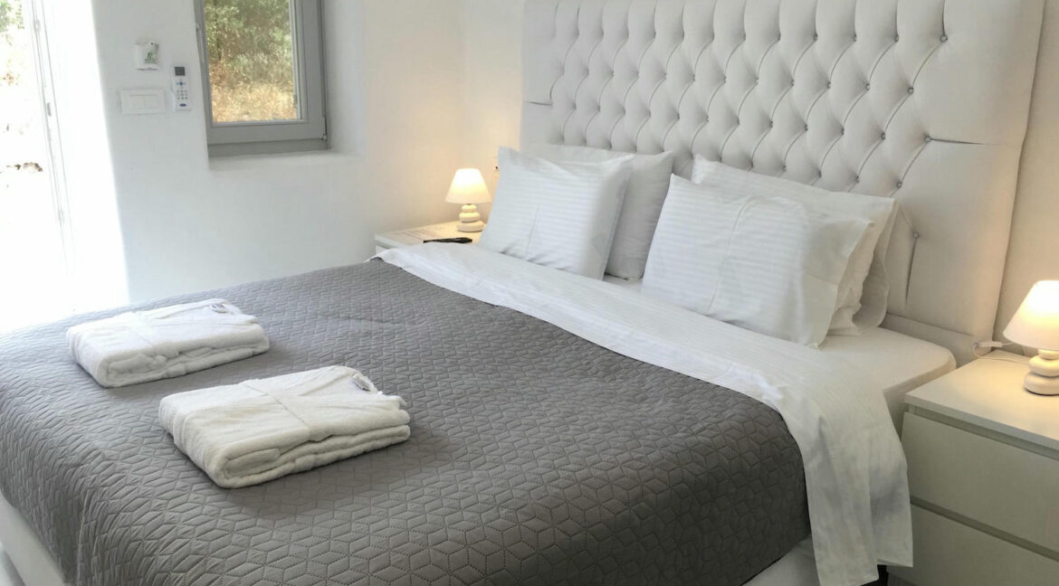 Traditional Eco-Inspired Villa for Sale in Santorini 11