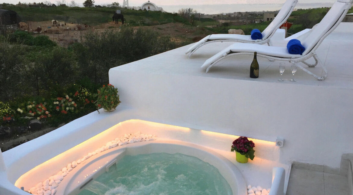 Traditional Eco-Inspired Villa for Sale in Santorini 14