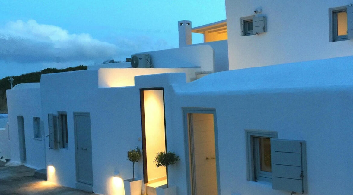 Traditional Eco-Inspired Villa for Sale in Santorini 15