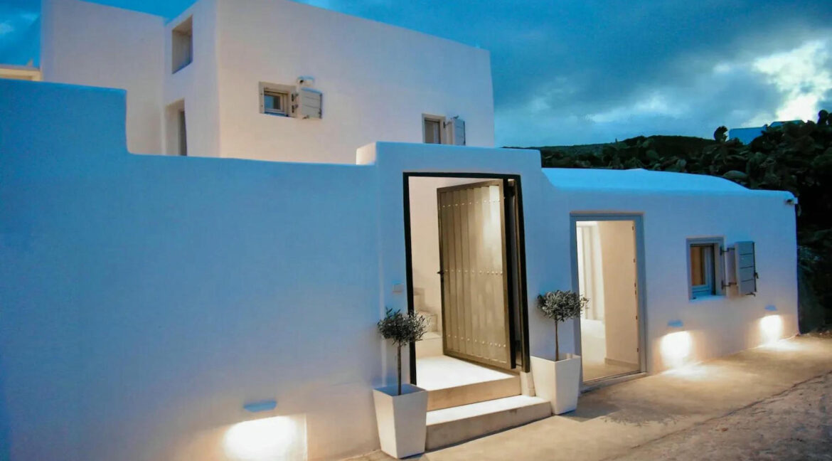 Traditional Eco-Inspired Villa for Sale in Santorini 2
