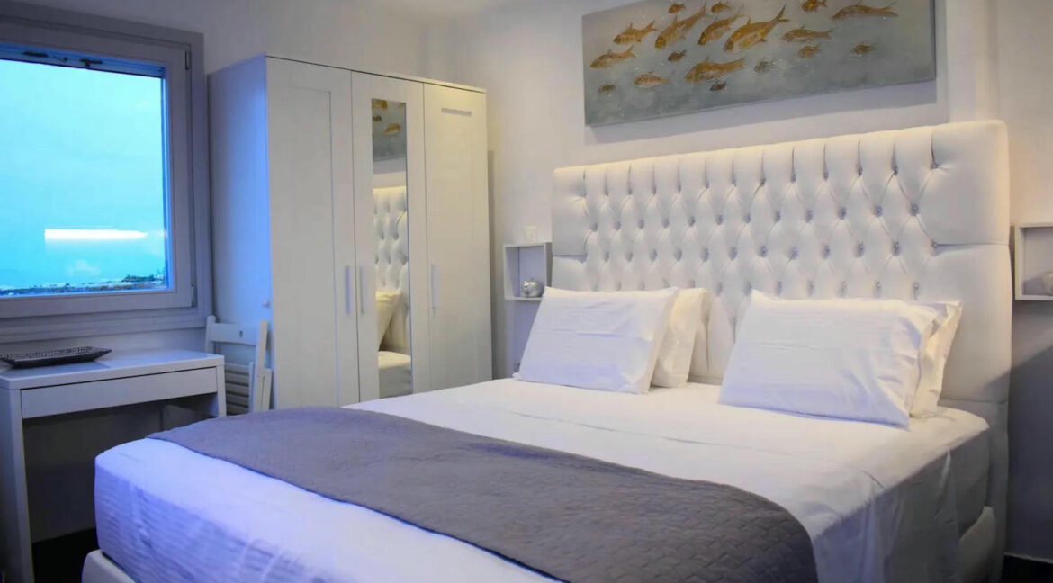 Traditional Eco-Inspired Villa for Sale in Santorini 3