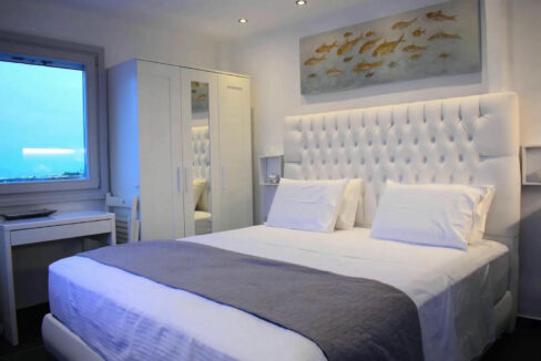 Traditional Eco-Inspired Villa for Sale in Santorini 3