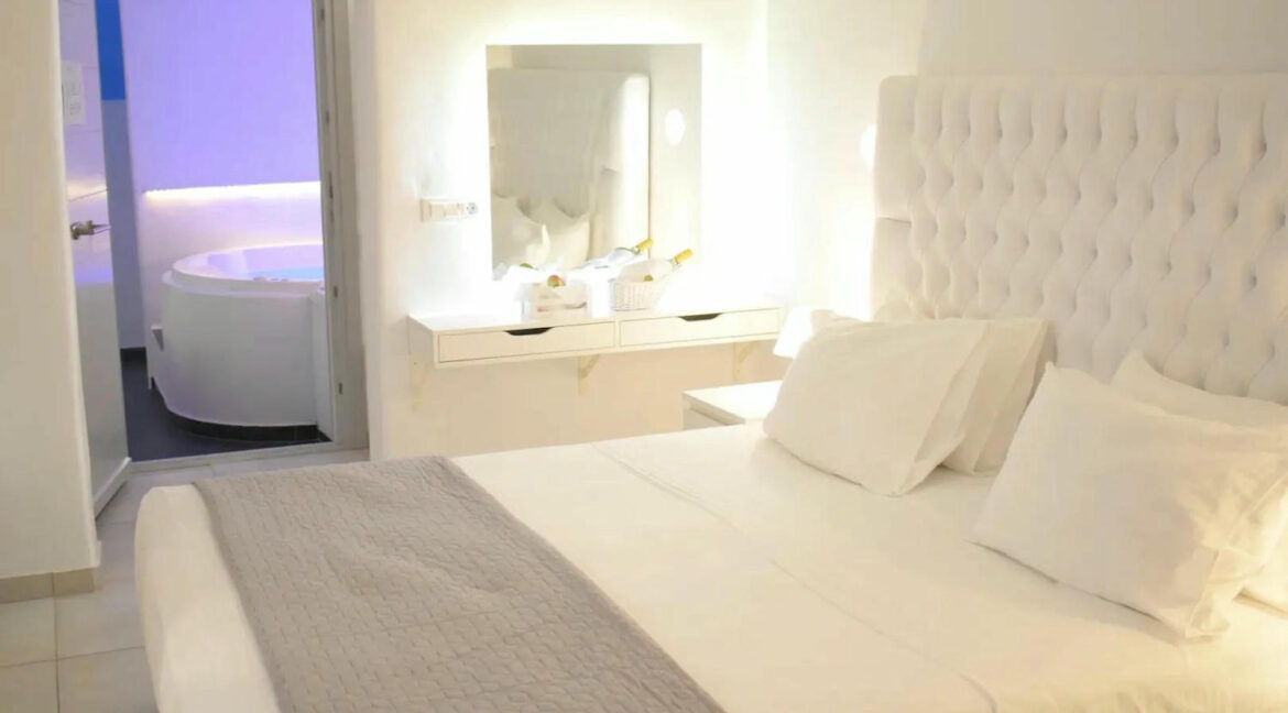 Traditional Eco-Inspired Villa for Sale in Santorini 4