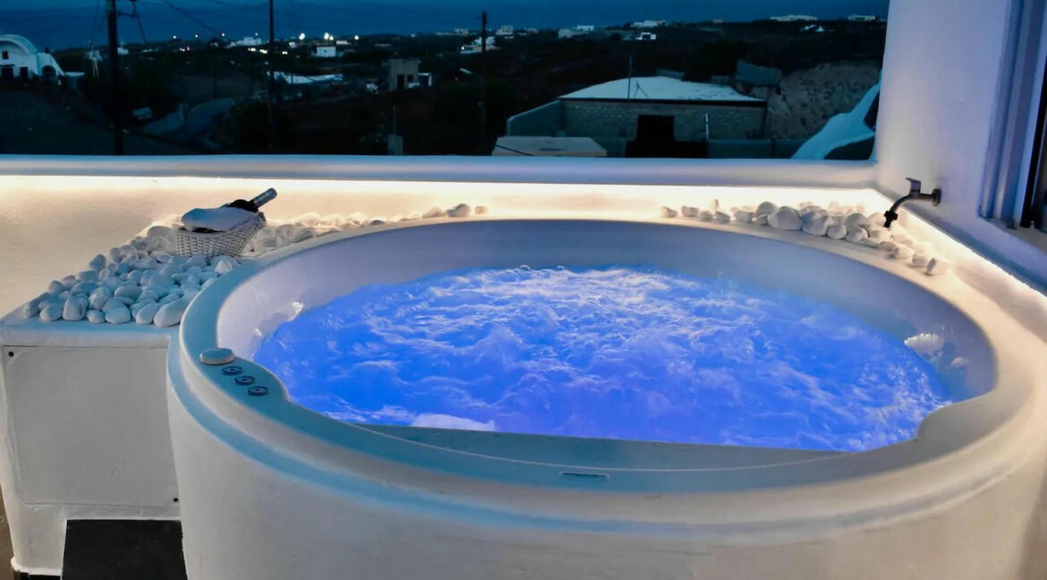 Traditional Eco-Inspired Villa for Sale in Santorini 5