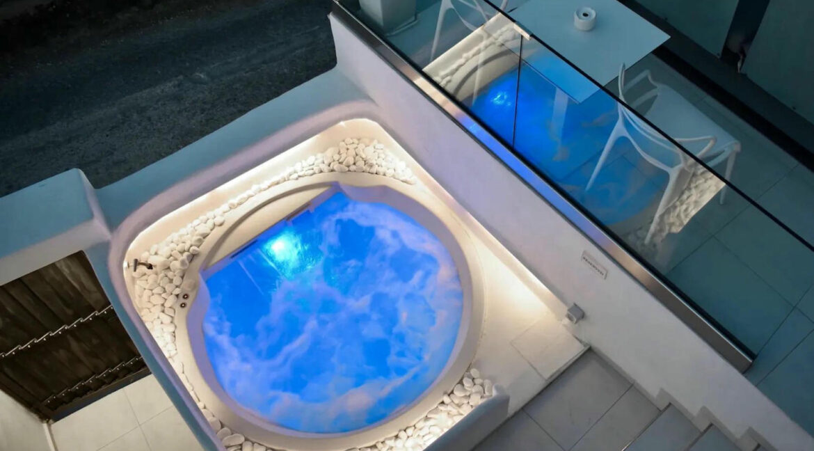 Traditional Eco-Inspired Villa for Sale in Santorini 9