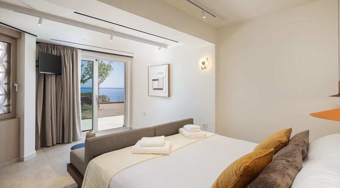 Ultra-Luxury Seafront Villa for Sale in Crete 31