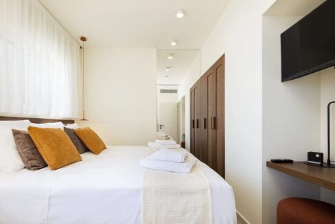 Ultra-Luxury Seafront Villa for Sale in Crete 34