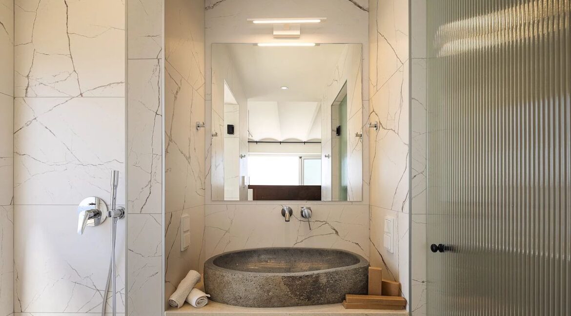 Ultra-Luxury Seafront Villa for Sale in Crete 39