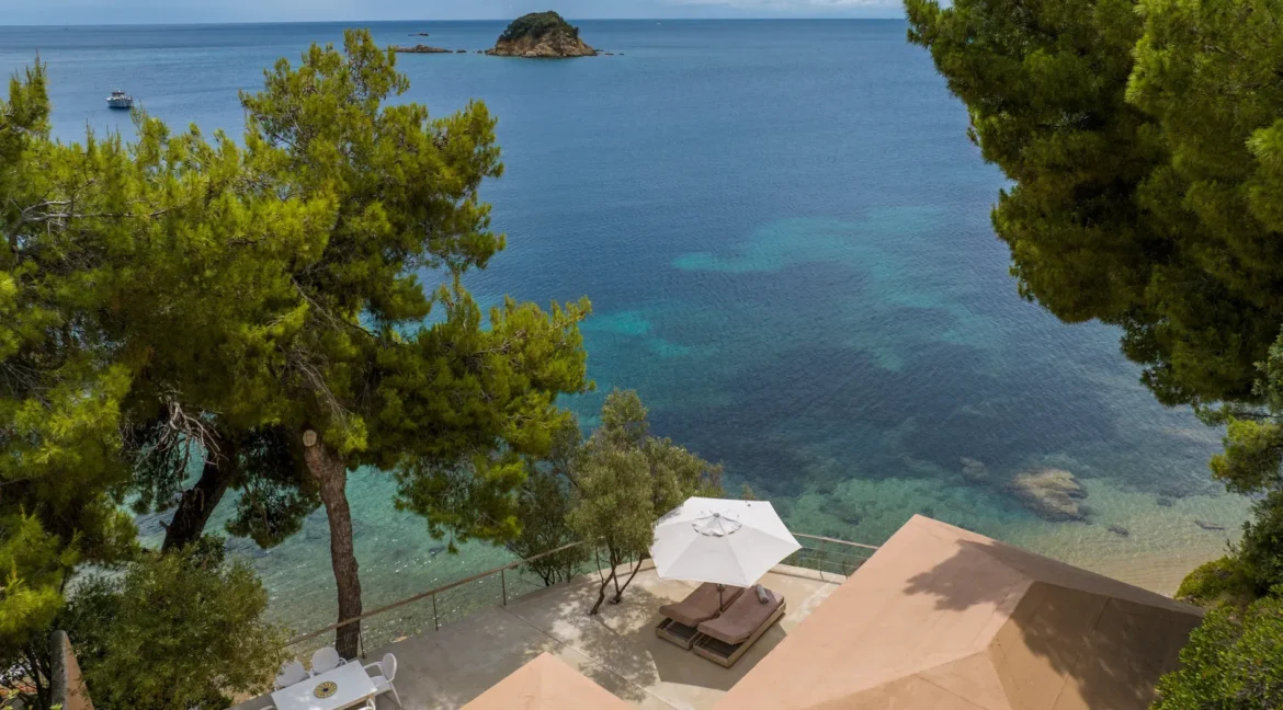 Seafront Cottage with Private Beach Access in Skiathos for sale 11