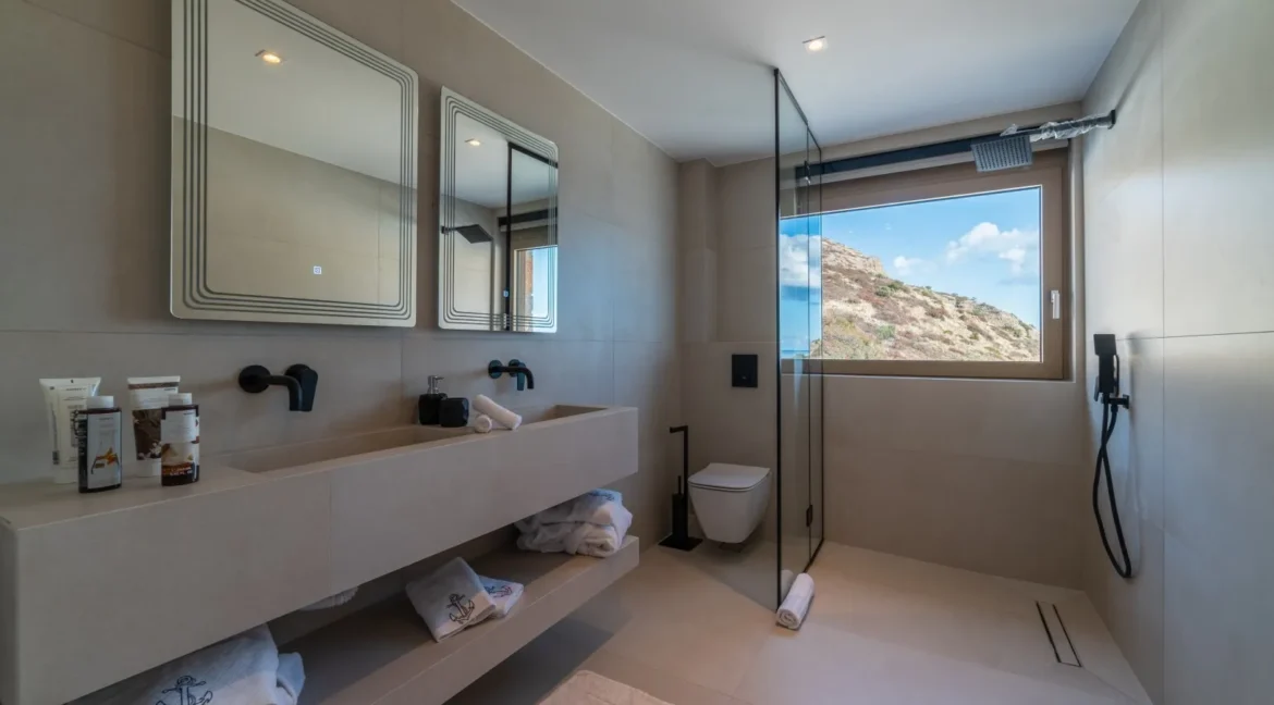 Seafront Villa in Elounda Crete for sale 17