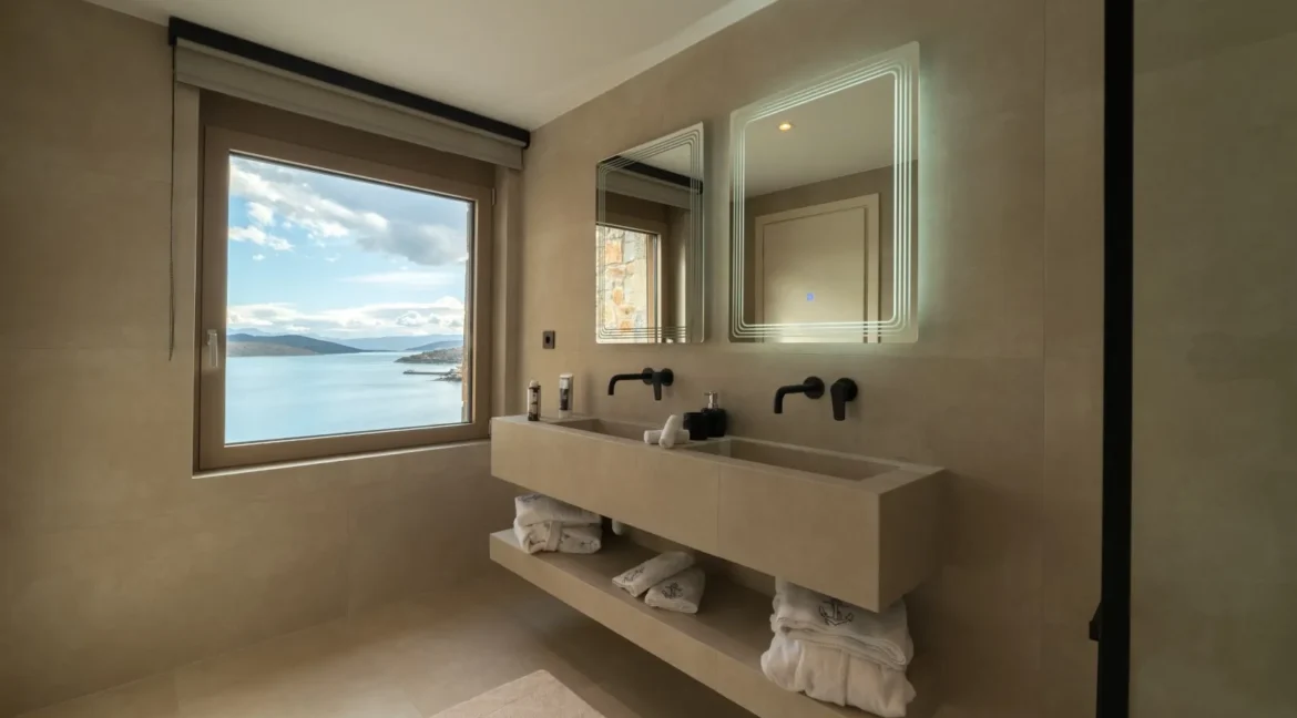 Seafront Villa in Elounda Crete for sale 18