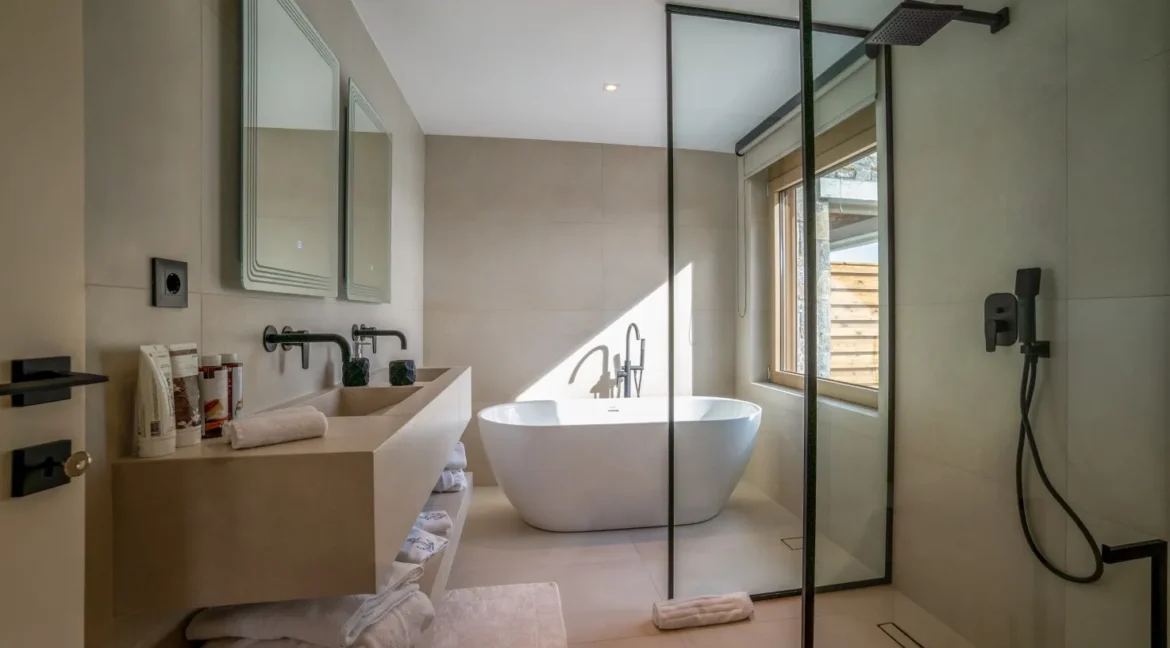 Seafront Villa in Elounda Crete for sale 19