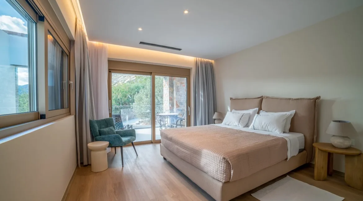 Seafront Villa in Elounda Crete for sale 21