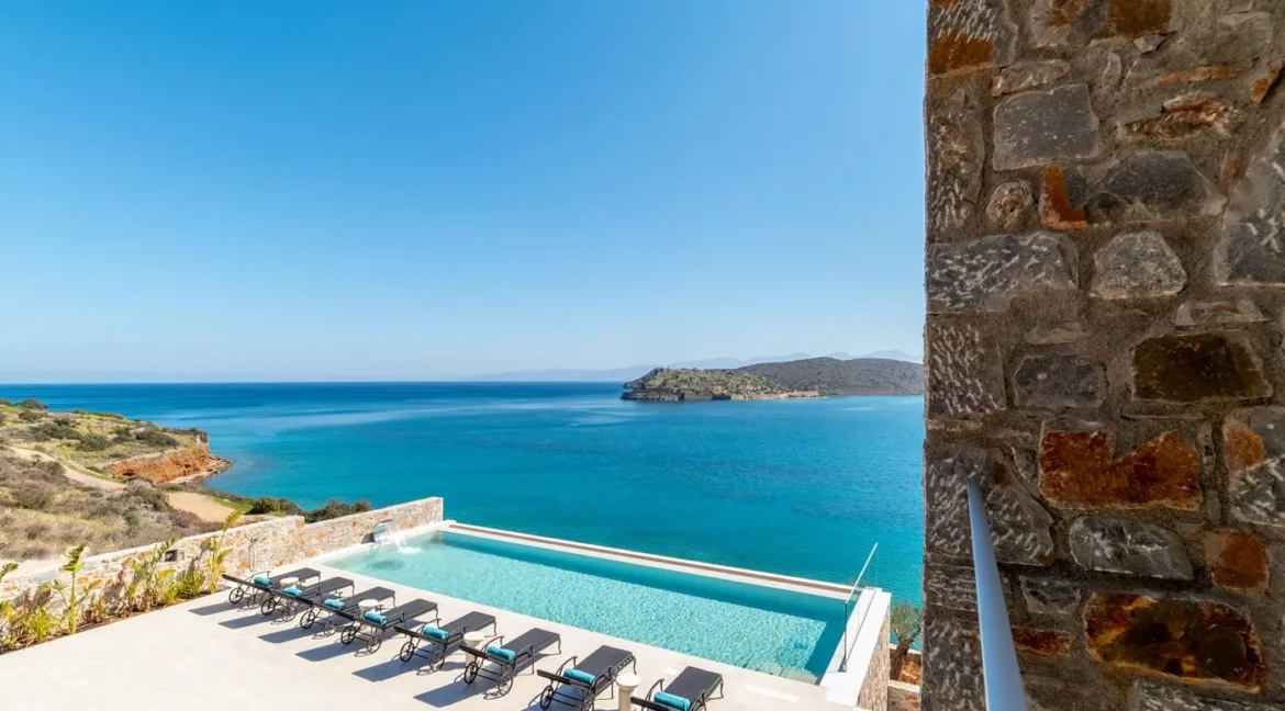 Seafront Villa in Elounda Crete for sale 4