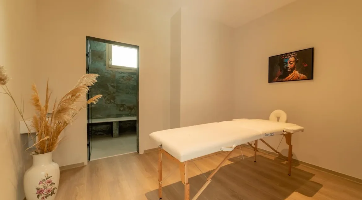 Seafront Villa in Elounda Crete for sale 6