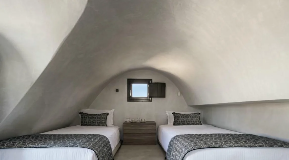 Villas for sale Santorini - Vourvoulo 2