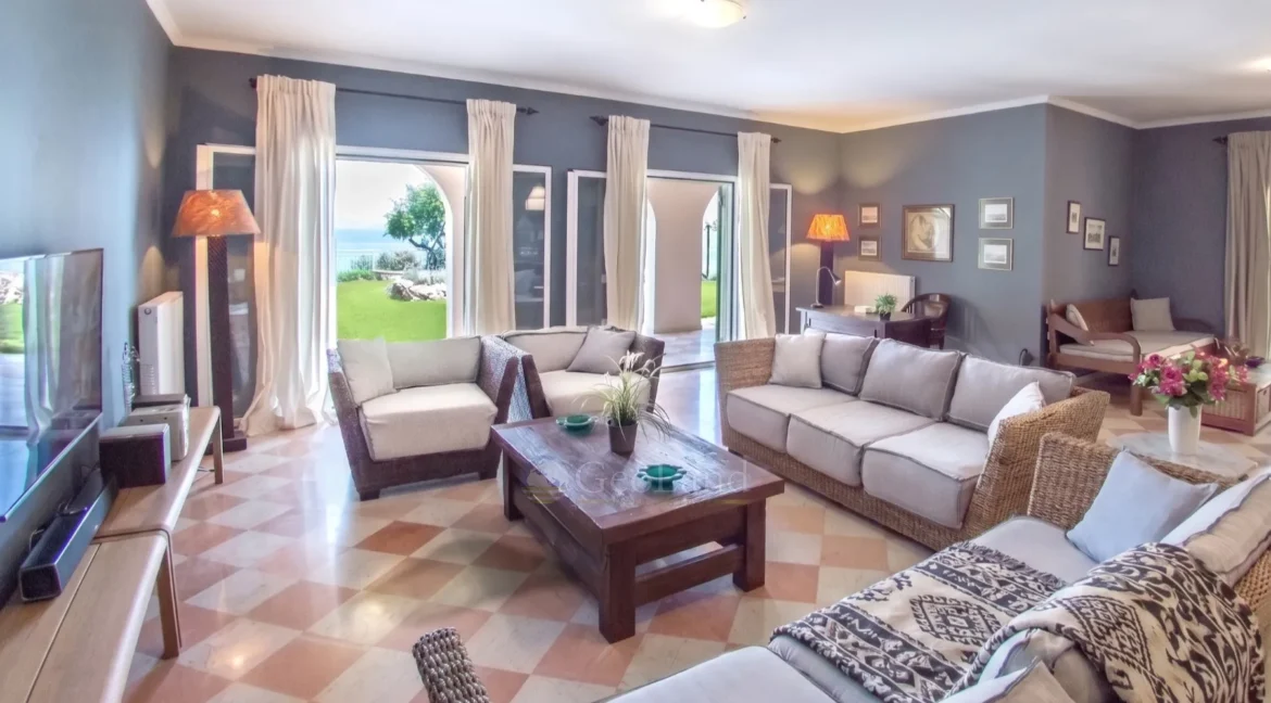 3 Seafront Villas in Corfu Kassiopi for sale 12