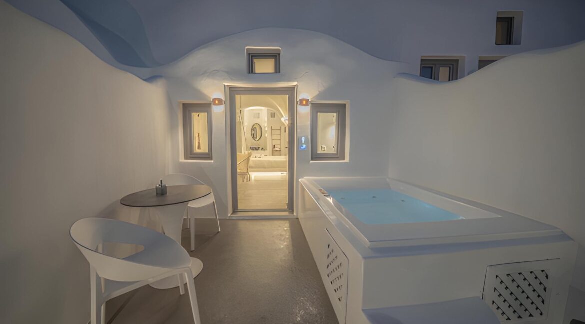 Boutique Residence & Suite for Sale Santorini 1