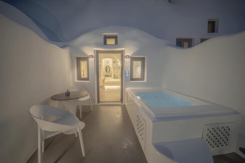 Boutique Residence & Suite for Sale Santorini 1
