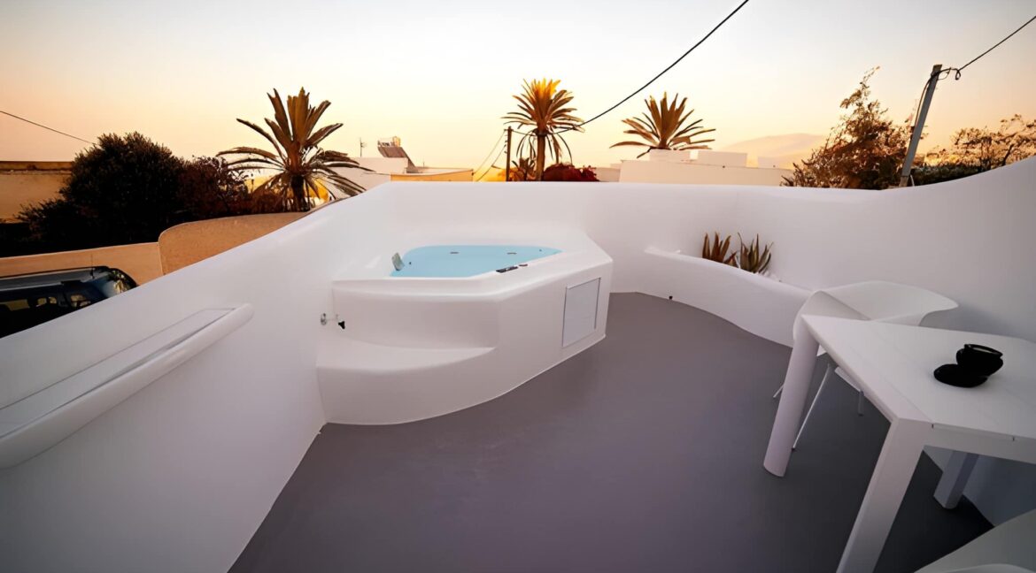 Boutique Residence & Suite for Sale Santorini 2