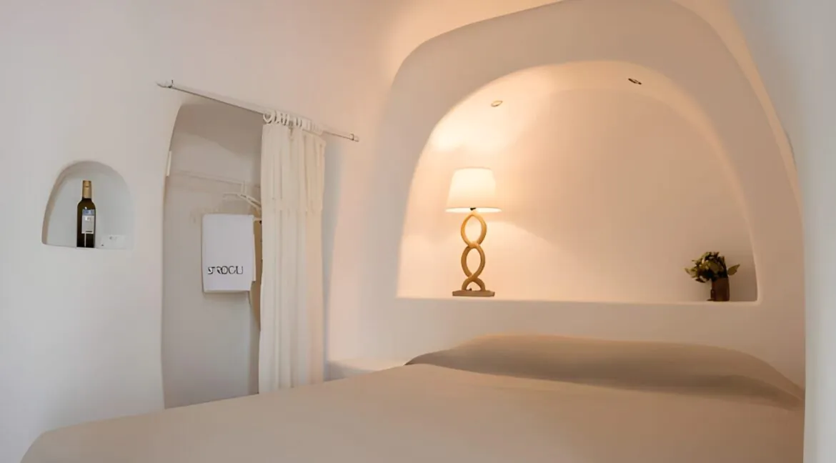 Complex for sale with Caldera Views Oia Santorini 4