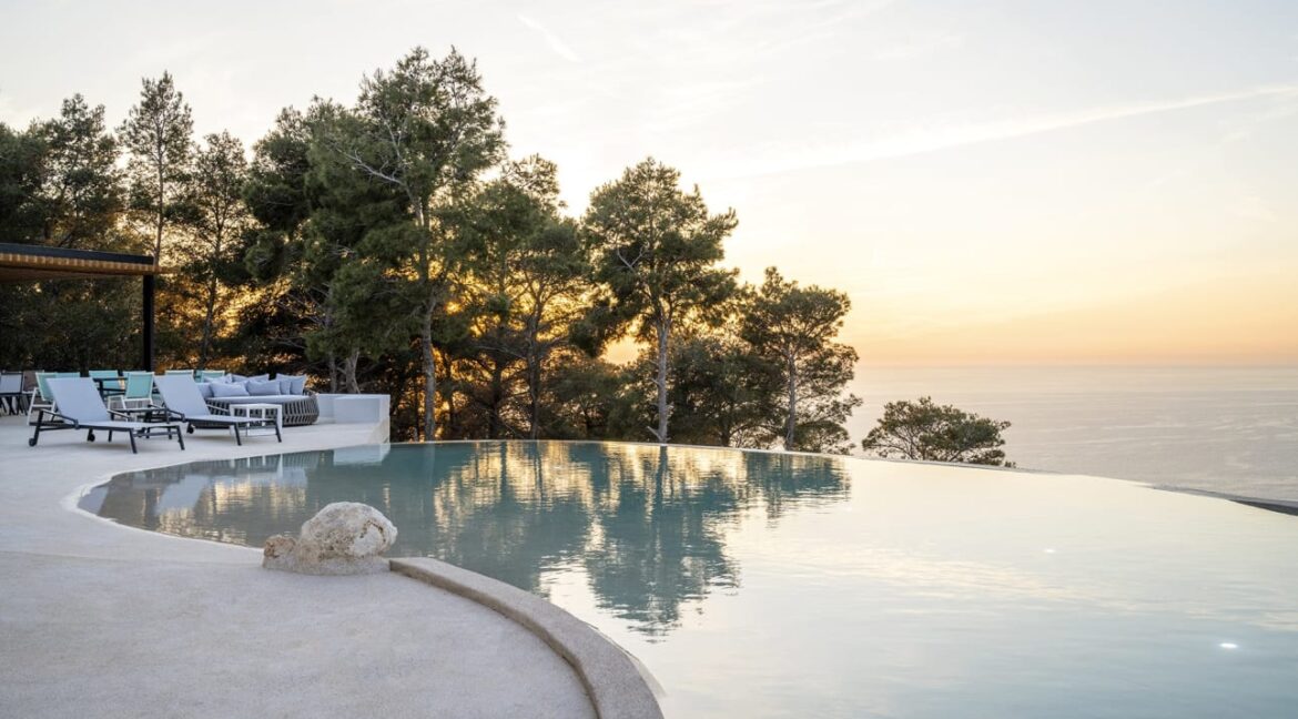 Luxurious Villa for sale in Lefkada, with Breathtaking Views 5