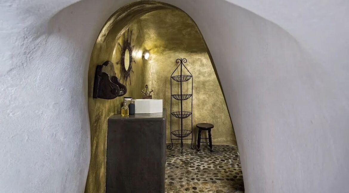 Property for sale Santorini Emporio 19