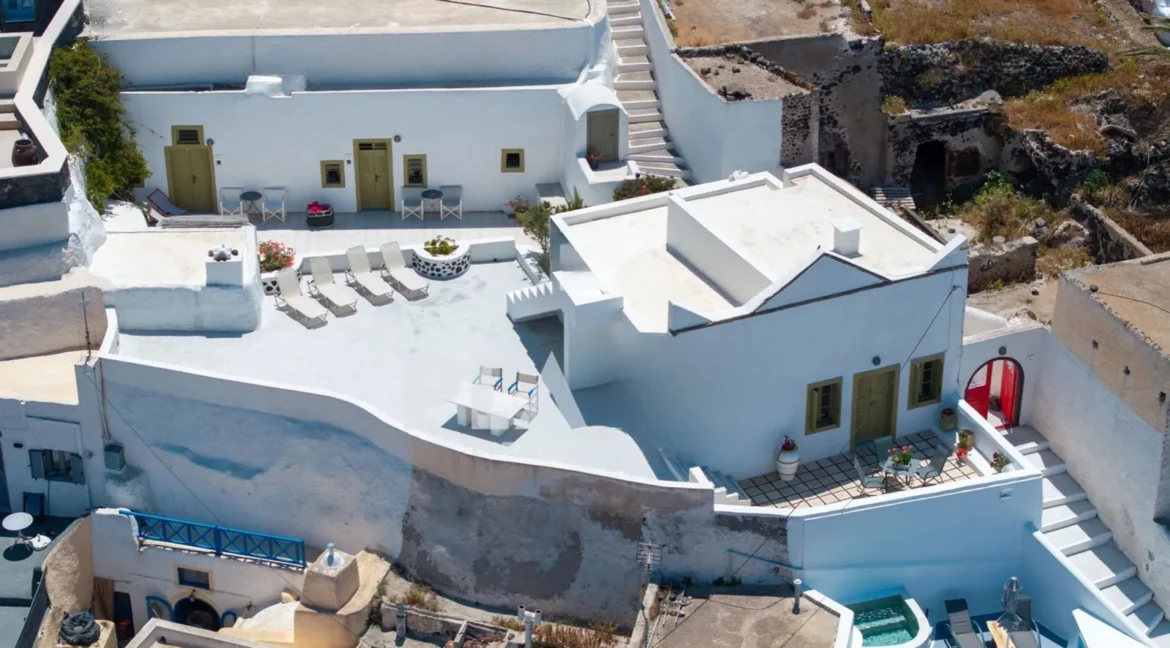 Traditional House for Sale in Finikia Santorini 2