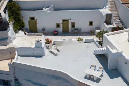 Traditional House for Sale in Finikia Santorini 3