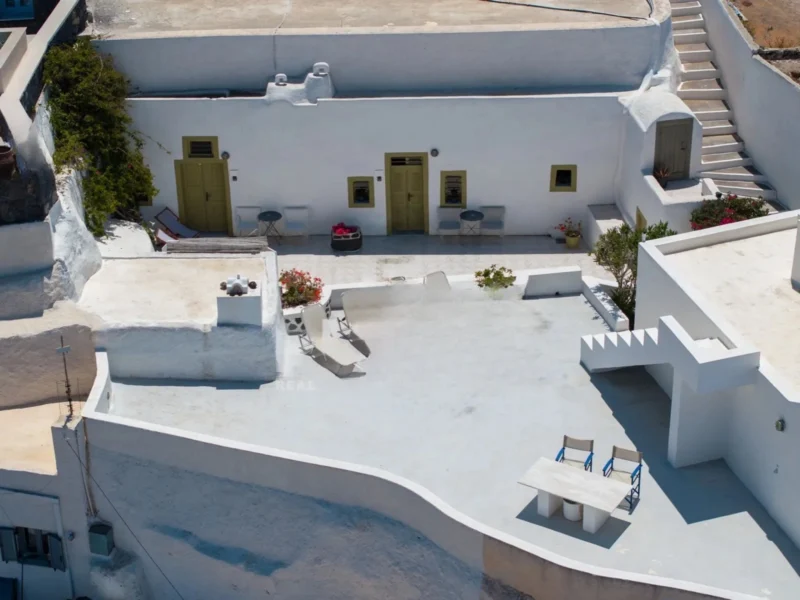 Traditional House for Sale in Finikia Santorini