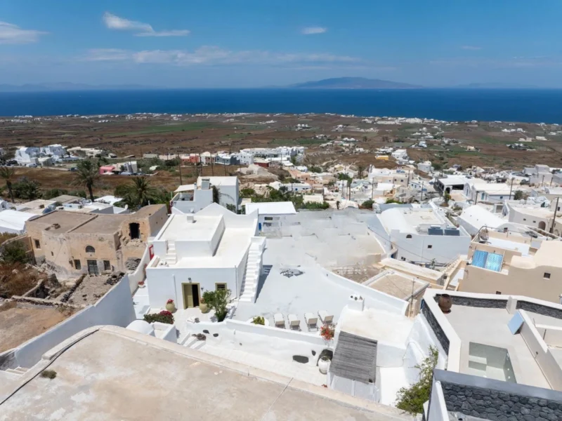 Traditional House for Sale in Finikia Santorini