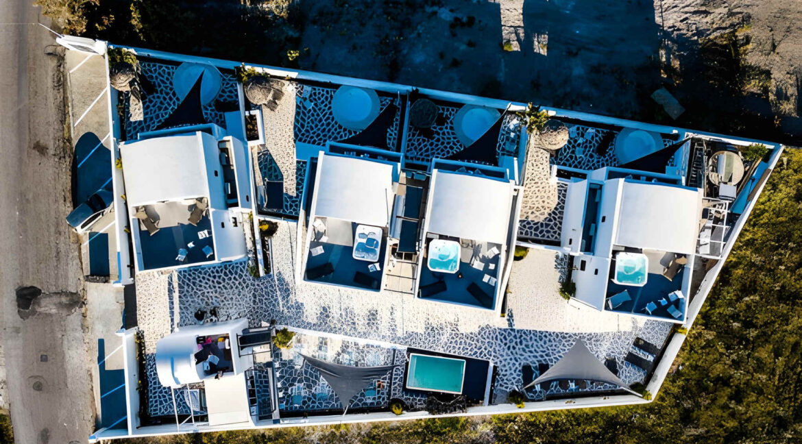 4★ Hotel for Sale in Kamari – Santorini 1