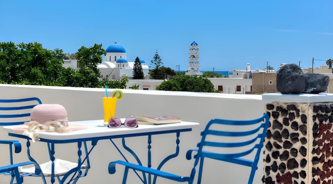 Listing photograph 9 of 25 of the house in Perissa, published by Greek Exclusive Properties.