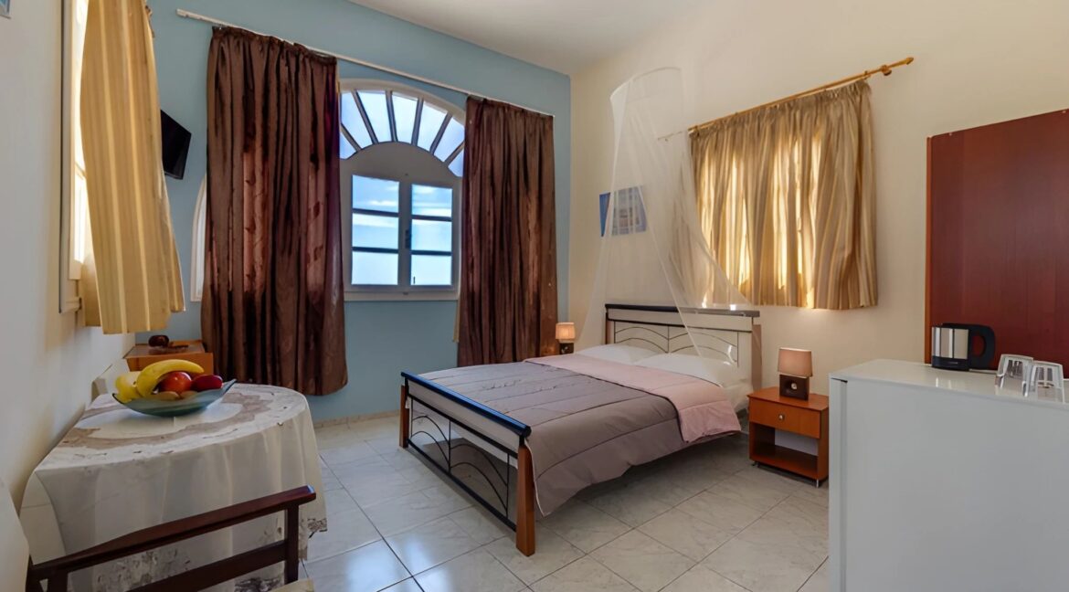 Listing photograph 13 of 25 of the house in Perissa, published by Greek Exclusive Properties.