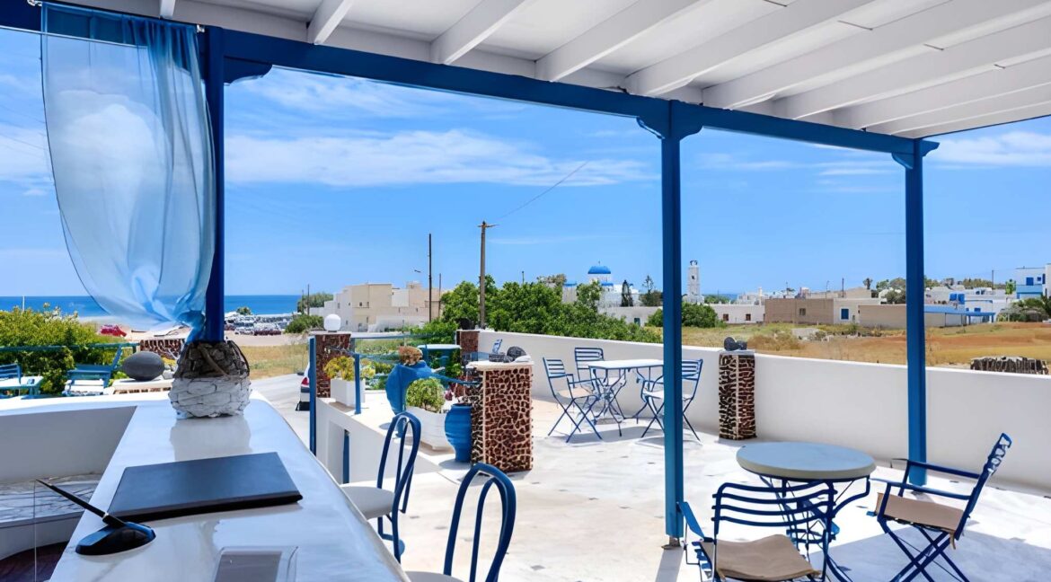Listing photograph 2 of 25 of the house in Perissa, published by Greek Exclusive Properties.